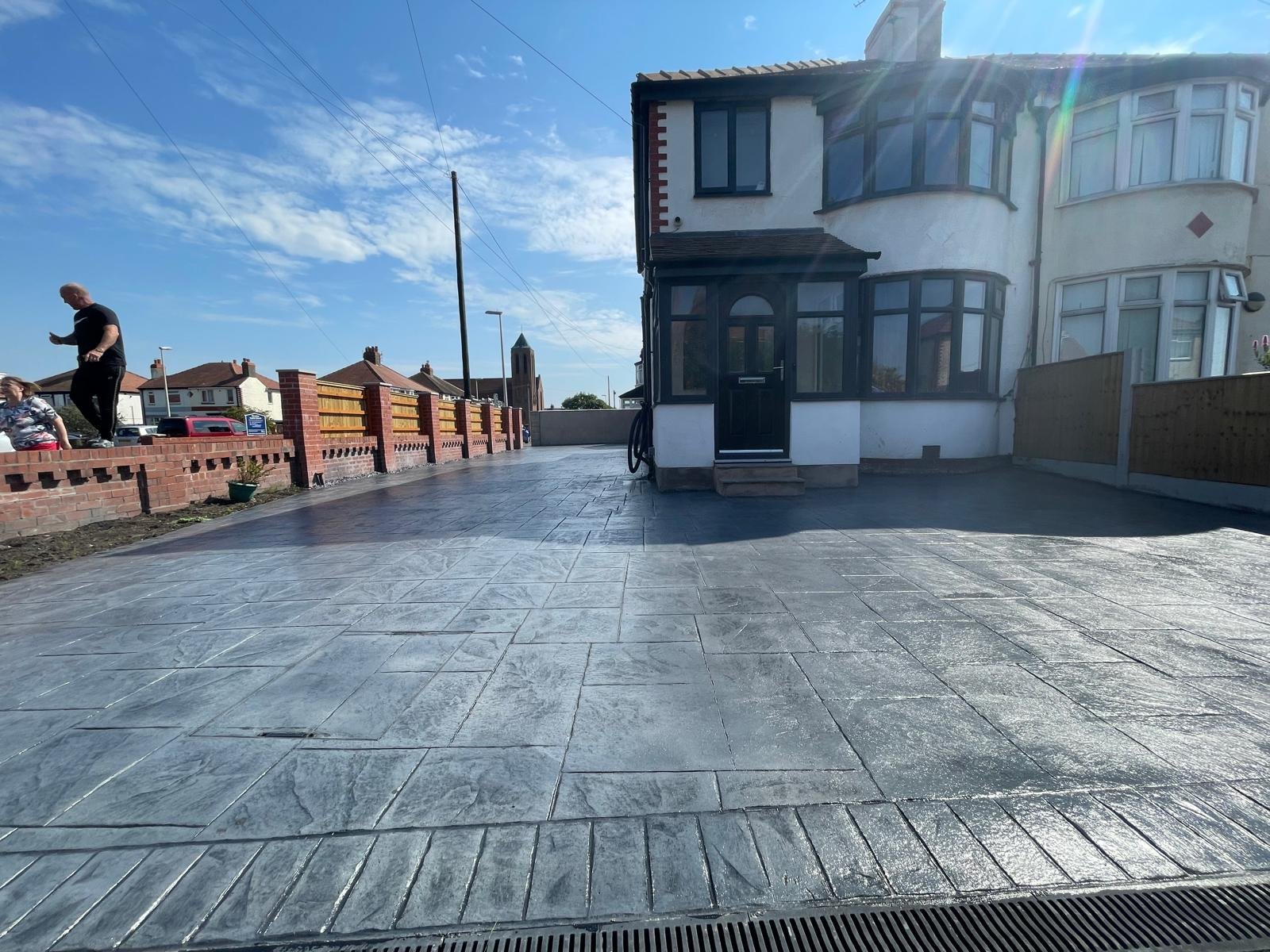 Concrete slab driveway finish